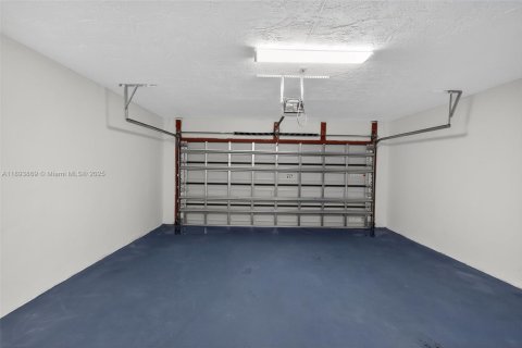 Villa ou maison à vendre à Hollywood, Floride: 4 chambres, 217.02 m2 № 1946129 - photo 10