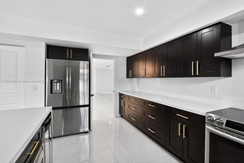 Villa ou maison à vendre à Hollywood, Floride: 4 chambres, 217.02 m2 № 1946129 - photo 19