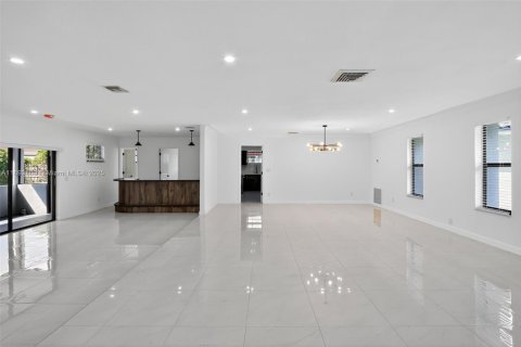 Villa ou maison à vendre à Hollywood, Floride: 4 chambres, 217.02 m2 № 1946129 - photo 3