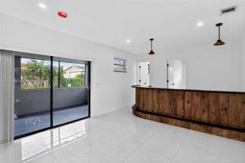 Villa ou maison à vendre à Hollywood, Floride: 4 chambres, 217.02 m2 № 1946129 - photo 16