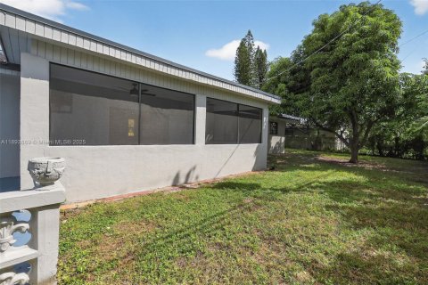 Villa ou maison à vendre à Hollywood, Floride: 4 chambres, 217.02 m2 № 1946129 - photo 26