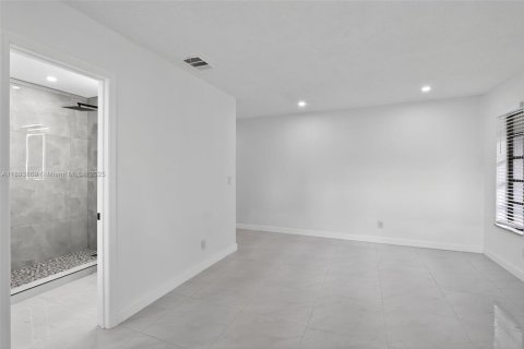 Villa ou maison à vendre à Hollywood, Floride: 4 chambres, 217.02 m2 № 1946129 - photo 29