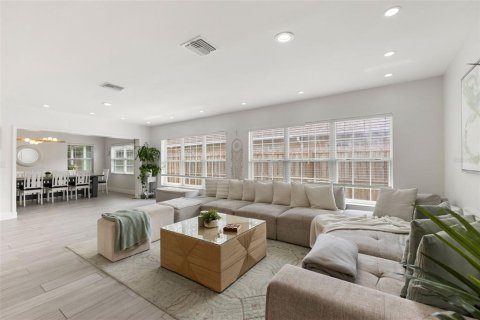 Villa ou maison à vendre à Tampa, Floride: 4 chambres, 243.31 m2 № 1911045 - photo 16