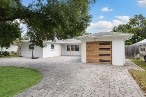 Villa ou maison à vendre à Tampa, Floride: 4 chambres, 243.31 m2 № 1911045 - photo 2