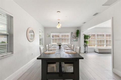 Villa ou maison à vendre à Tampa, Floride: 4 chambres, 243.31 m2 № 1911045 - photo 18