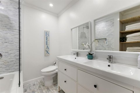 Villa ou maison à vendre à Tampa, Floride: 4 chambres, 243.31 m2 № 1911045 - photo 15
