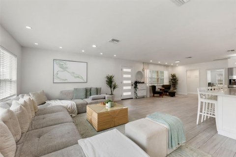 Villa ou maison à vendre à Tampa, Floride: 4 chambres, 243.31 m2 № 1911045 - photo 5