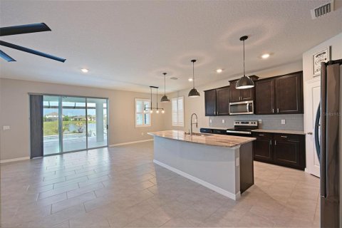 Casa en venta en Sarasota, Florida, 3 dormitorios, 189.99 m2 № 2232012 - foto 5
