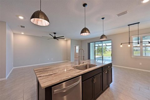 Casa en venta en Sarasota, Florida, 3 dormitorios, 189.99 m2 № 2232012 - foto 8