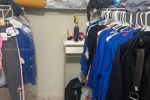 Condominio en alquiler en Miami, Florida, 3 dormitorios, 117.61 m2 № 2010810 - foto 12