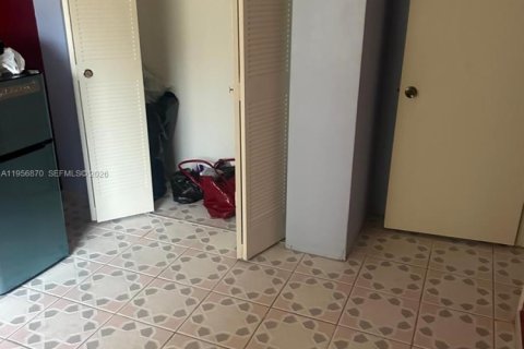 Condominio en alquiler en Miami, Florida, 3 dormitorios, 117.61 m2 № 2010810 - foto 8