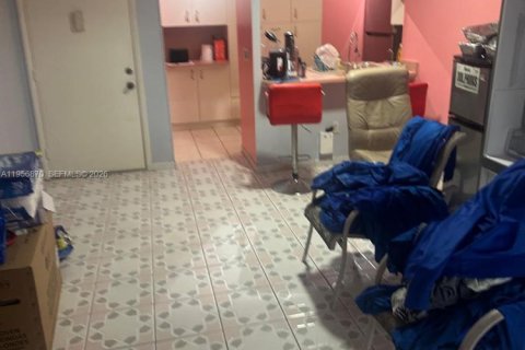 Condominio en alquiler en Miami, Florida, 3 dormitorios, 117.61 m2 № 2010810 - foto 7