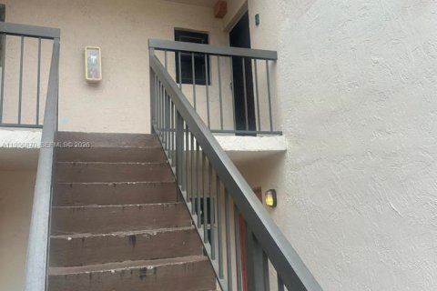 Condominio en alquiler en Miami, Florida, 3 dormitorios, 117.61 m2 № 2010810 - foto 3