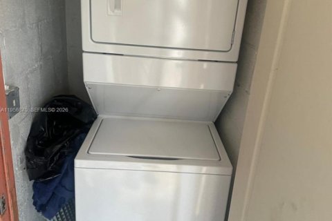 Condominio en alquiler en Miami, Florida, 3 dormitorios, 117.61 m2 № 2010810 - foto 17