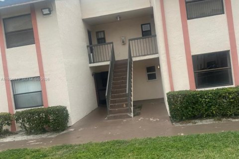 Condominio en alquiler en Miami, Florida, 3 dormitorios, 117.61 m2 № 2010810 - foto 2