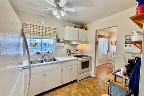 Condo in Bradenton, Florida, 2 bedrooms  № 1583154 - photo 9