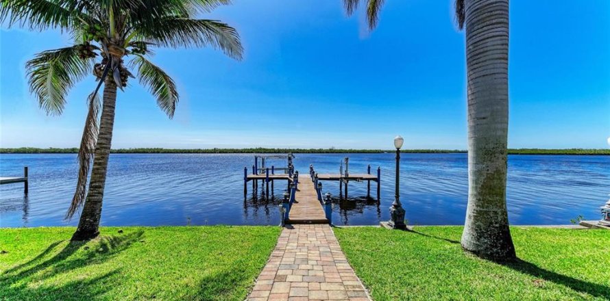 Villa ou maison à Punta Gorda, Floride 4 chambres, 344.85 m2 № 1581806