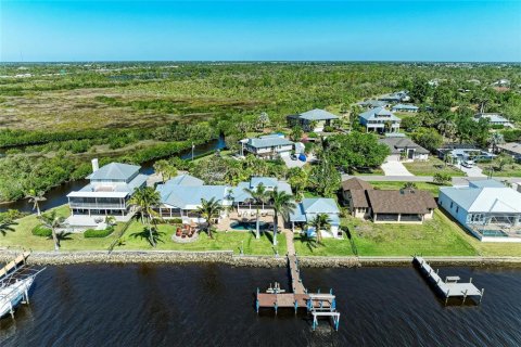 Villa ou maison à vendre à Punta Gorda, Floride: 4 chambres, 344.85 m2 № 1581806 - photo 5