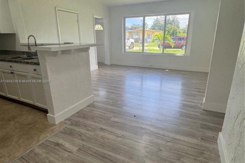Villa ou maison à louer à Pompano Beach, Floride: 3 chambres, 115.66 m2 № 1930997 - photo 4