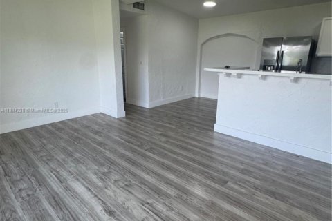 Villa ou maison à louer à Pompano Beach, Floride: 3 chambres, 115.66 m2 № 1930997 - photo 1