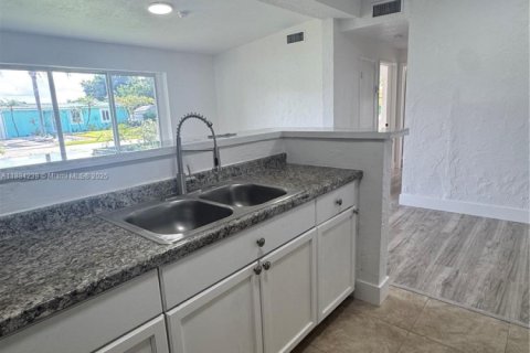 Villa ou maison à louer à Pompano Beach, Floride: 3 chambres, 115.66 m2 № 1930997 - photo 5