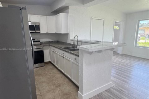 Villa ou maison à louer à Pompano Beach, Floride: 3 chambres, 115.66 m2 № 1930997 - photo 3