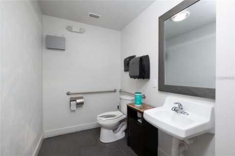 Propiedad comercial en alquiler en Gainesville, Florida, 157.93 m2 № 907144 - foto 14