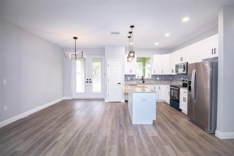 House in Sebring, Florida 3 bedrooms, 139.82 sq.m. № 1558890 - photo 6