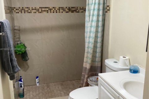 Villa ou maison à louer à Deerfield Beach, Floride: 3 chambres, 130.71 m2 № 2010935 - photo 12