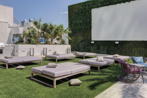 Condo in Hollywood, Florida, 1 bedroom  № 2300578 - photo 25