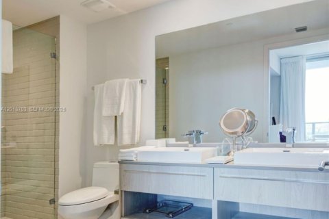Condo in Hollywood, Florida, 1 bedroom  № 2300578 - photo 14