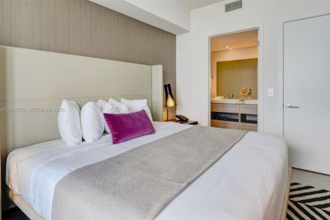Condo in Hollywood, Florida, 1 bedroom  № 2300578 - photo 12