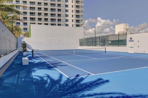 Condo in Hollywood, Florida, 1 bedroom  № 2300578 - photo 29