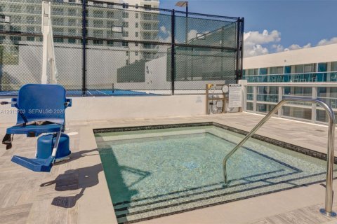 Condo in Hollywood, Florida, 1 bedroom  № 2300578 - photo 28