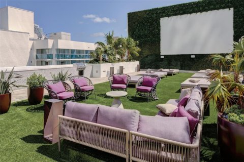 Condo in Hollywood, Florida, 1 bedroom  № 2300578 - photo 24