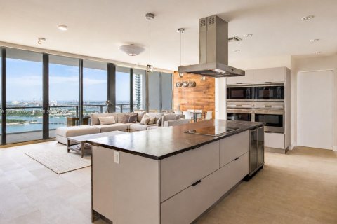 Condo in Miami, Florida, 4 bedrooms  № 2339958 - photo 18