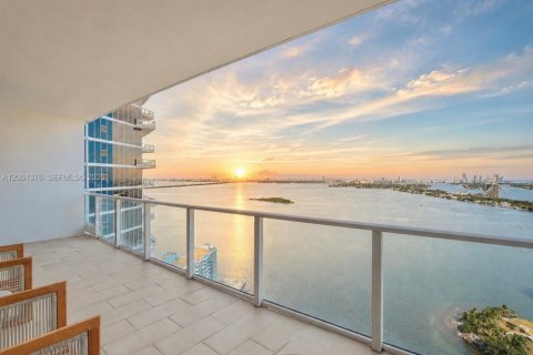 Condo in Miami, Florida, 4 bedrooms  № 2339958