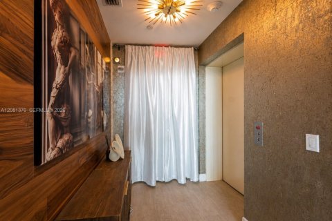 Condo in Miami, Florida, 4 bedrooms  № 2339958 - photo 2