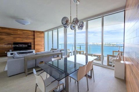 Condo in Miami, Florida, 4 bedrooms  № 2339958 - photo 12