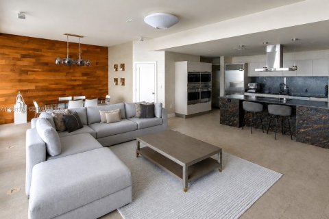 Condo in Miami, Florida, 4 bedrooms  № 2339958 - photo 8