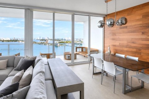 Condo in Miami, Florida, 4 bedrooms  № 2339958 - photo 11