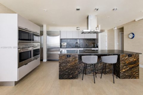 Condo in Miami, Florida, 4 bedrooms  № 2339958 - photo 15