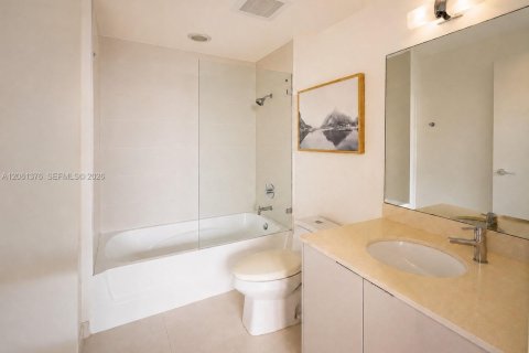 Condo in Miami, Florida, 4 bedrooms  № 2339958 - photo 25