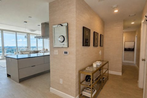 Condo in Miami, Florida, 4 bedrooms  № 2339958 - photo 22