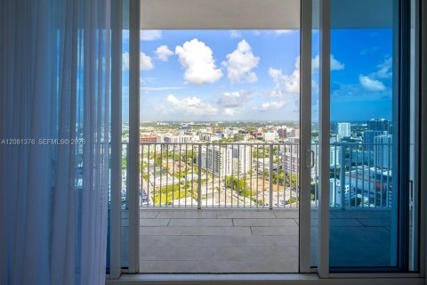 Condo in Miami, Florida, 4 bedrooms  № 2339958 - photo 28