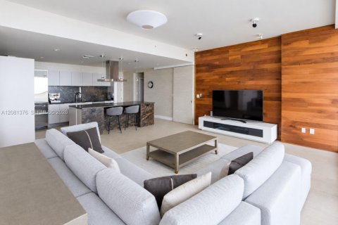 Condo in Miami, Florida, 4 bedrooms  № 2339958 - photo 9