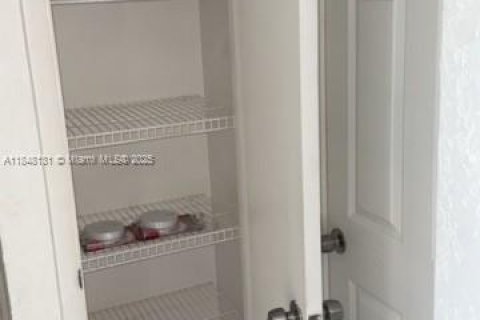 Снять в аренду кондоминиум в Норт-Майами-Бич, Флорида 1 спальня, № 1958026 - фото 28