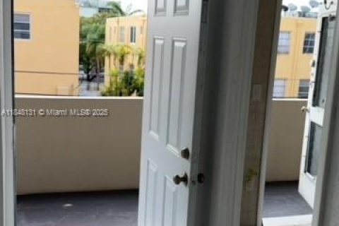 Снять в аренду кондоминиум в Норт-Майами-Бич, Флорида 1 спальня, № 1958026 - фото 1