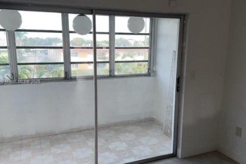 Снять в аренду кондоминиум в Норт-Майами-Бич, Флорида 1 спальня, № 1958026 - фото 27