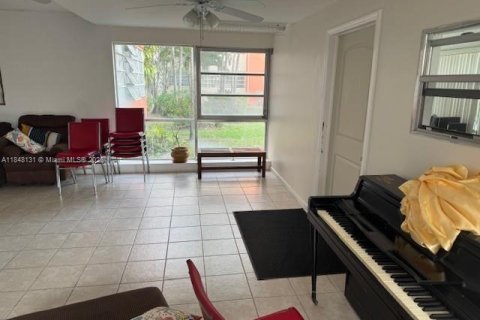 Снять в аренду кондоминиум в Норт-Майами-Бич, Флорида 1 спальня, № 1958026 - фото 9